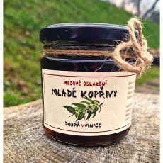 Med - mladé kopřivy